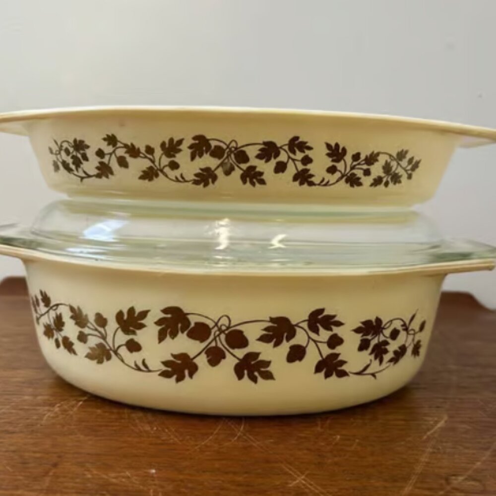 PYREX Golden Acorn Casserole Set of 2 with Lid